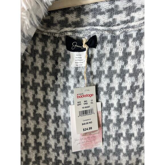 NWT Jessica Simpson Gray and White Knit Long Sweater Vest. One Size - Picture 3 of 3